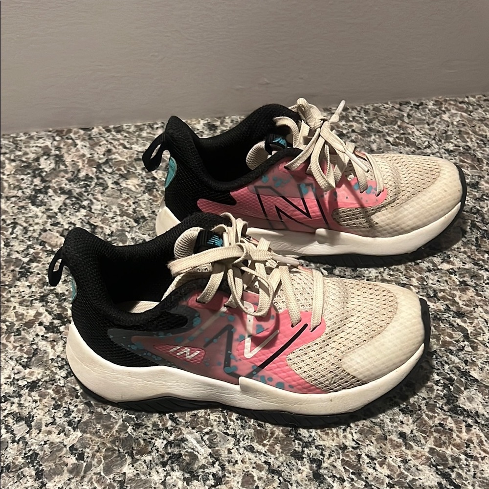 Stylish Beige and Pink Sneakers - Picture 4 of 7